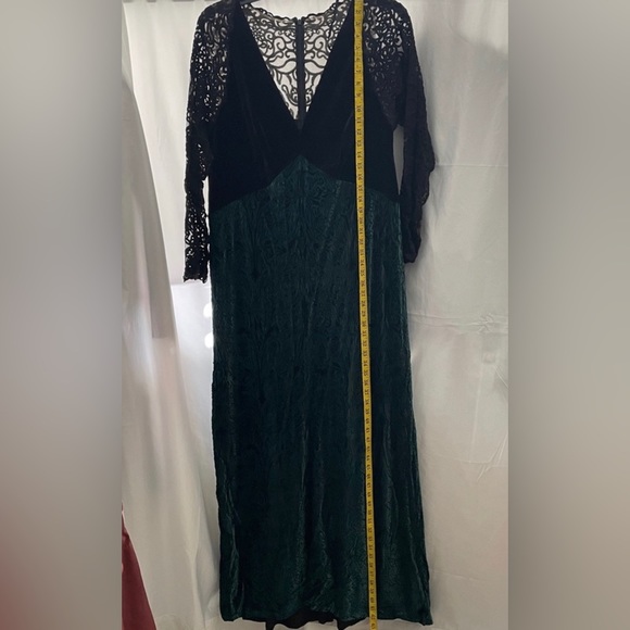 NEW Tadashi Shoji V-Neck‎ Velvet & Illusion Gown in Black/Forest [PLUS 18W ] - Picture 13 of 16